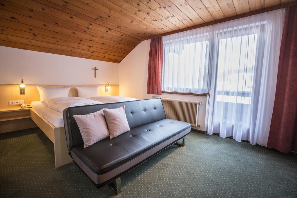Gaestehaus-Pension Barbara Анделсбух Стая снимка