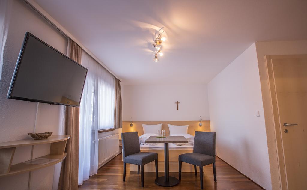 Gaestehaus-Pension Barbara Анделсбух Стая снимка